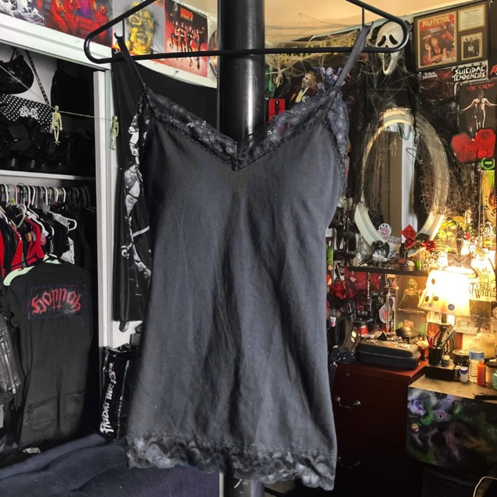 No Boundaries Black Tank Top w/ Black Lace Trim w/ Built In Bra